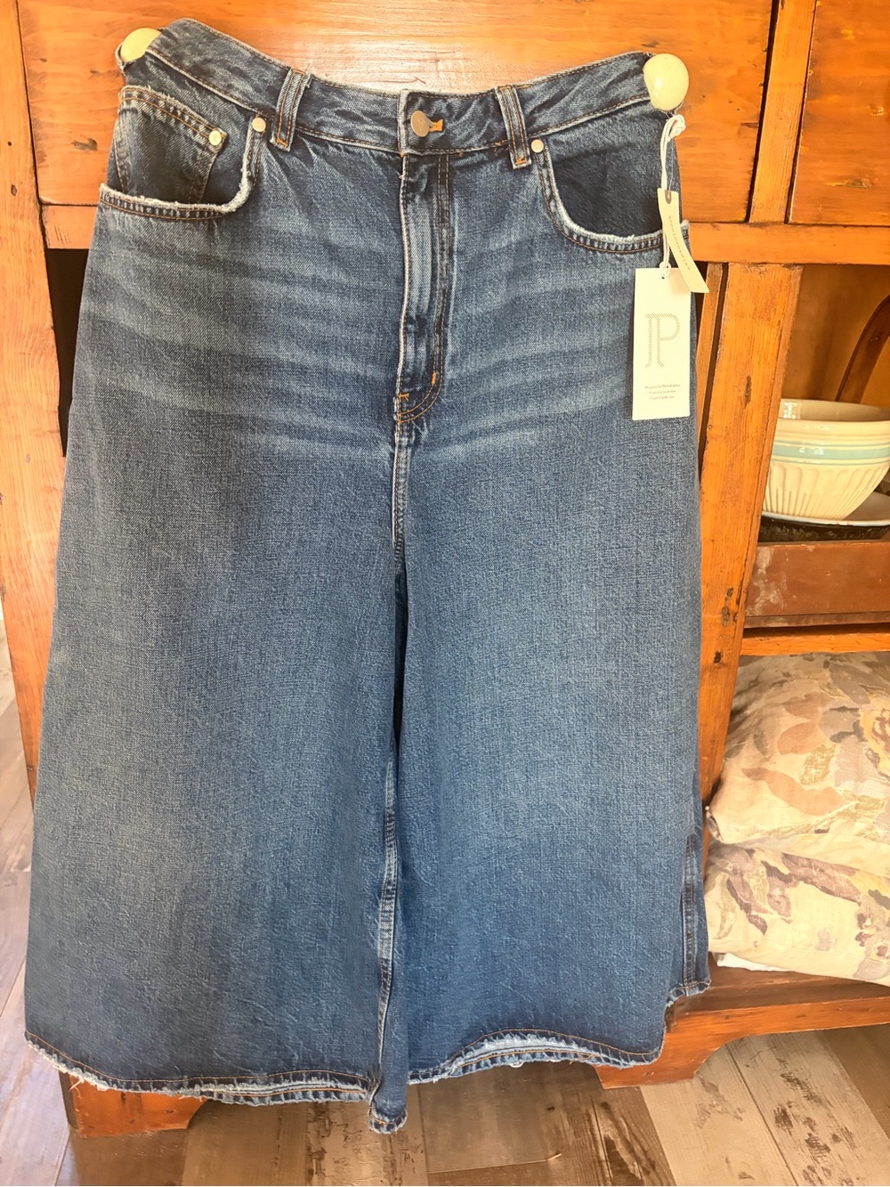 Pilcro wide leg jeans cropped